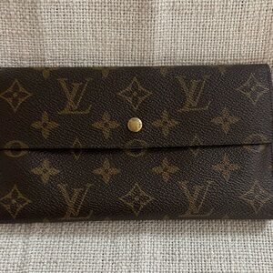 Louis Vuitton wallet clutch pocketbook.